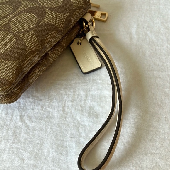 Coach: Signature Canvas Double Corner Zip Wristlet - Picture 14 of 16